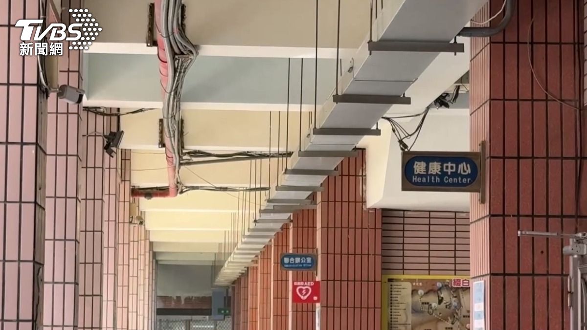 家長:「這樣不行啊,這樣不公平啊,學生每次考試都很重要,發生這種情況,又重新考一次,好不容易已經段考完了,然後可以放鬆了,可是現在還要再重考一次。(圖/TVBS)