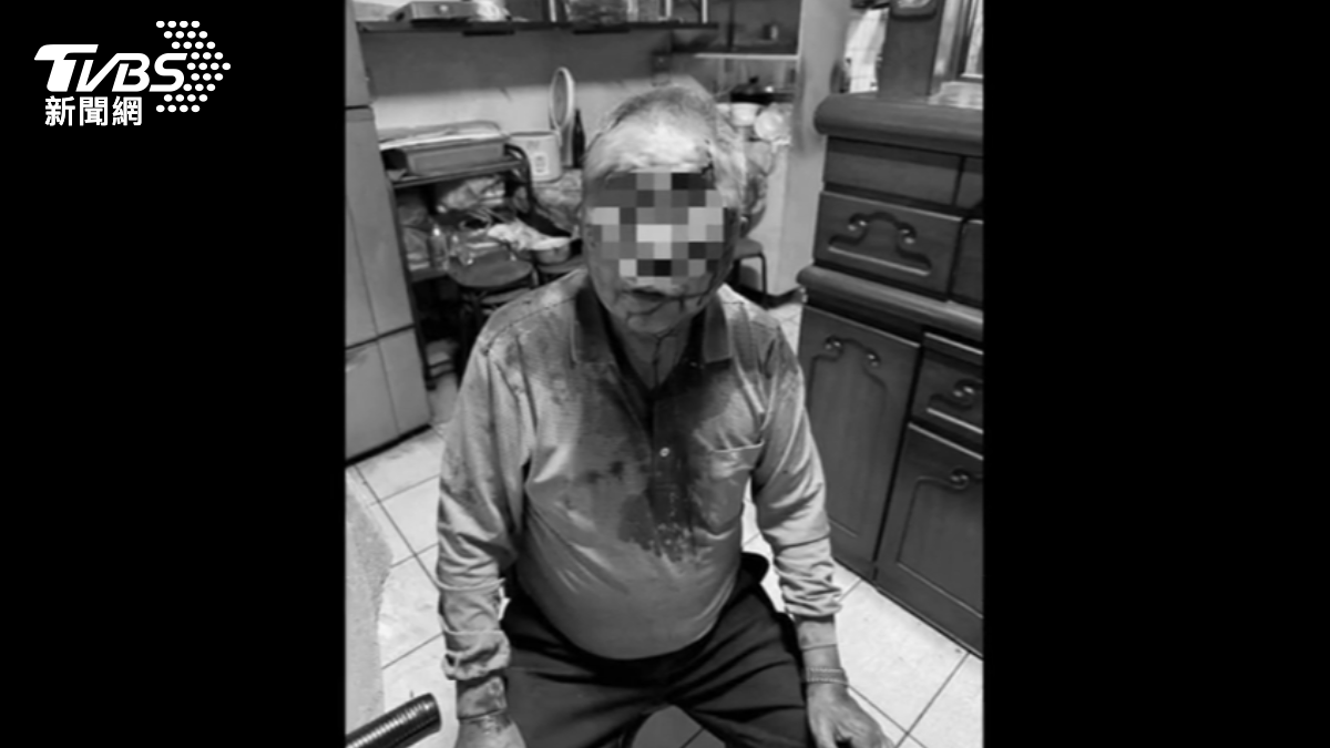 82歲老翁送妻子洗腎,返家時遭鄰居拖進屋內毆打。 (圖/TVBS)