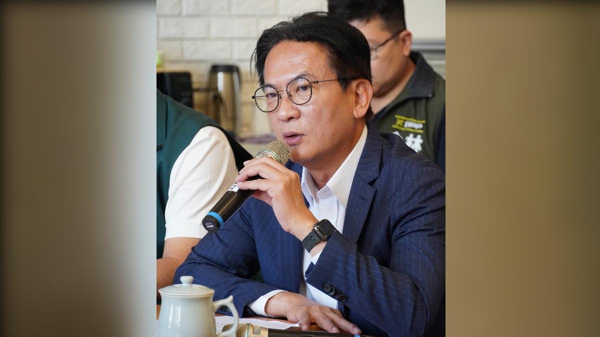 爭取民進黨台南市長初選提名的綠委林俊憲今(6)日舉行育兒政策記者會。(圖/林俊憲辦公室提供)