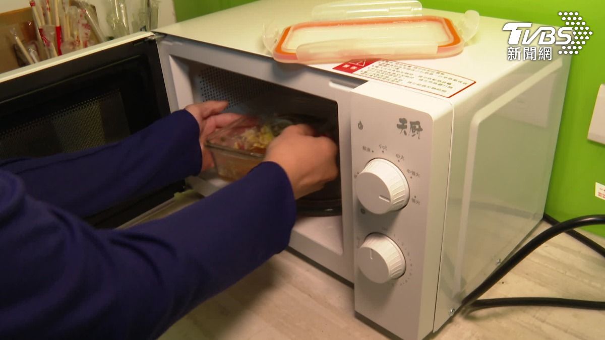 上班族自帶便當。(圖/TVBS)