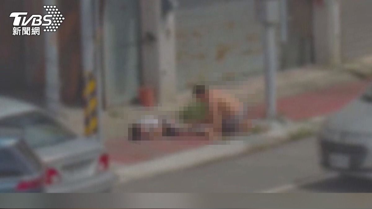 詐團假冒快遞公安行騙！11人落網「2男跳窗逃摔斷腿」。(圖／TVBS)