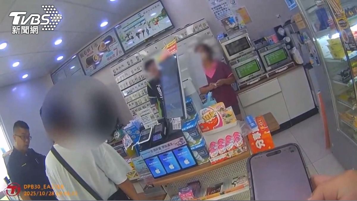 騙昏？！男稱網路結識Hebe 買十萬點數卡可獲10億元。(圖／TVBS)