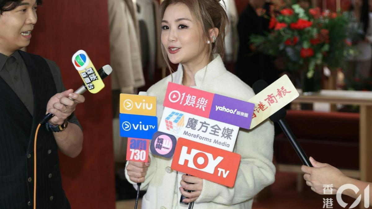 阿Sa昨晚(11月5日)出席活動受訪時,被記者問她是否會帶男友出席時,她賣關子不說。(圖/香港01)