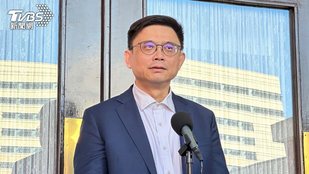 民進黨立委賴瑞隆表示,衛福部應該檢討。(圖/潘袁詩羽攝)