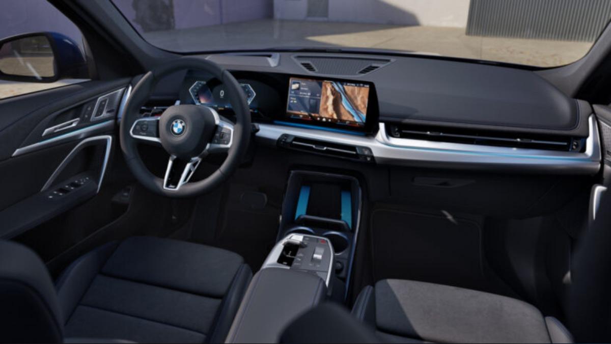 M Sport內裝套件提升X1座艙運動感。(圖/BMW提供)