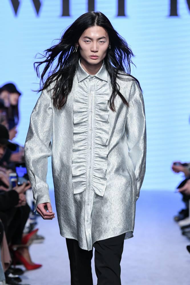 金性燦征服韓國伸展台，也曾在米蘭出道。（圖／翻攝自當事人臉書）