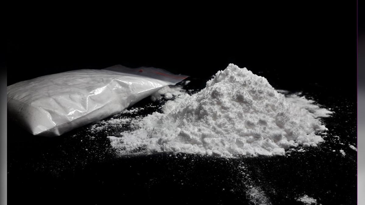 香港海關工作人員在緝毒行動中,遭一名男子拿菜刀砍傷,事後警方附近的倉庫中搜出大批毒品。(圖/達志影像Shutterstock)