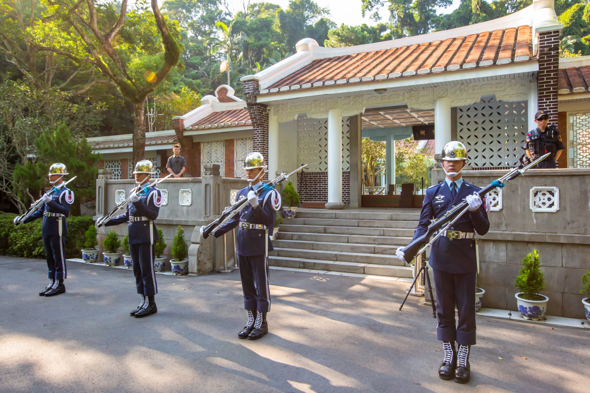 ▲推薦大家可以在慈湖遊客中心參觀展覽,至慈湖營區觀看三軍儀隊表演。(圖片來源:桃園市政府觀光旅遊局)