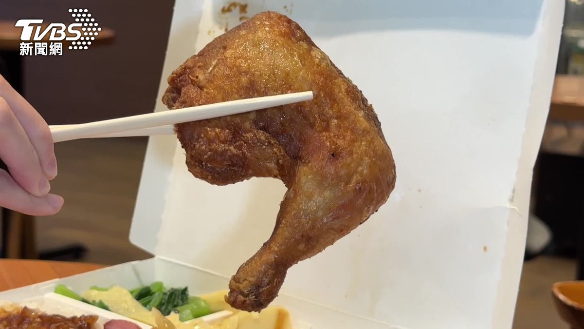 針對雞腿沒熟,當事連鎖餐飲業者致歉,表示可能是流程上有疏失,已經全面進行檢討。(圖/TVBS)