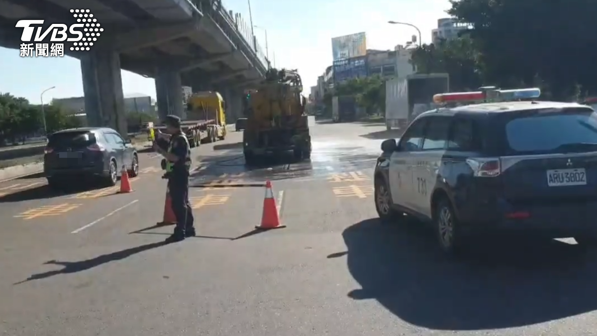 警方出動交管。(圖/TVBS)