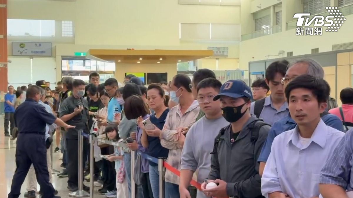 不少人早早就到南科卡位,就是希望可以親眼見到黃仁勳。(圖/TVBS)