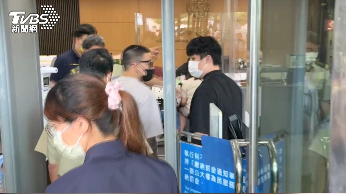 火鍋店在台中競爭非常激烈,潛在買家必須考慮經營模式是否適合自己。(圖/TVBS)