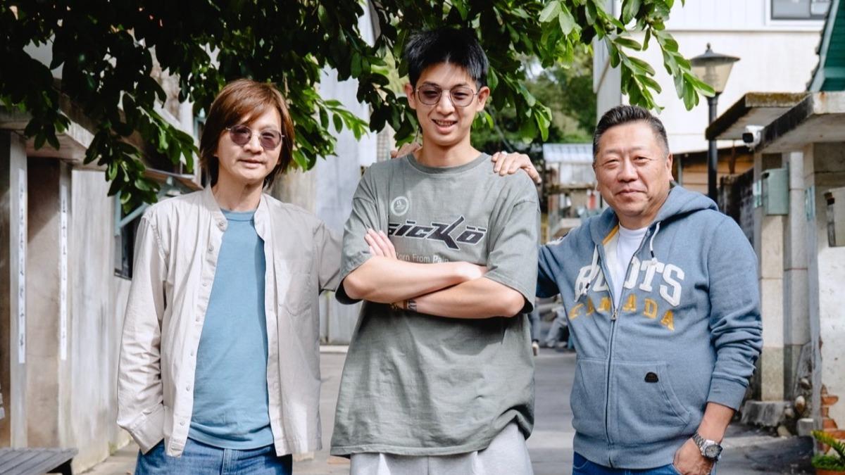 林隆璇(左起)和兒子林亭翰、《接住流星的人》製作人王重正。(圖/北投映像電影提供)