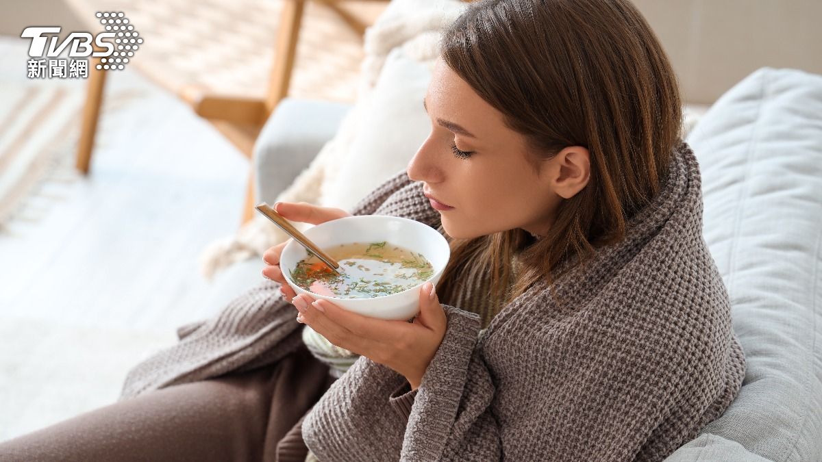天冷必喝！暖胃不胖「刮油湯」食譜曝　雞湯加1物助燃脂