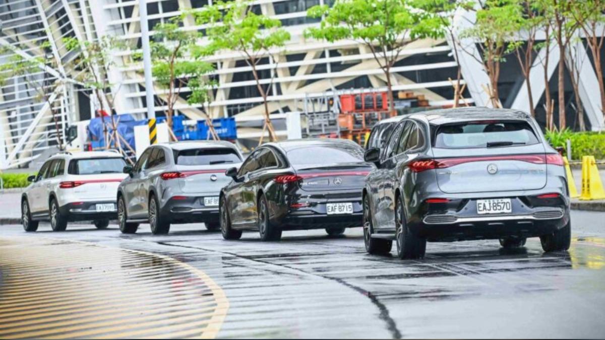 多款熱門車型亦將開放試駕,由專業教練全程引導。(圖/M-Benz提供)