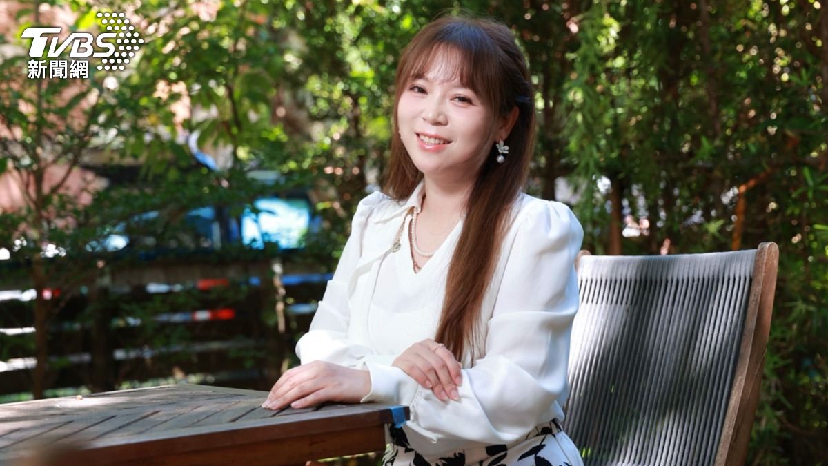 台語歌手潘姵莉推出專輯《花香香》，透露一度想退出演藝圈。（圖／黃城碩攝）