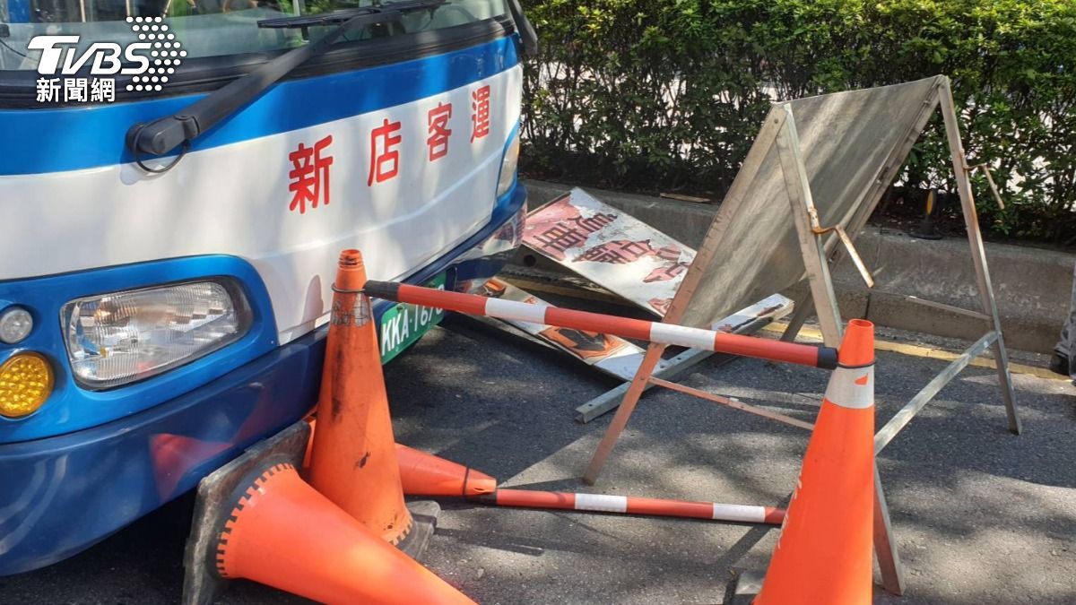 車禍造成3名乘客受傷送醫。(圖/TVBS)
