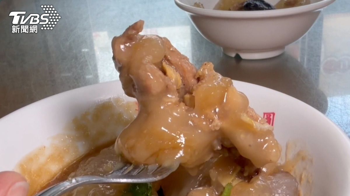 彰化爌肉飯強勢回歸　饕客連點３碗嗨翻天。(圖／TVBS) 