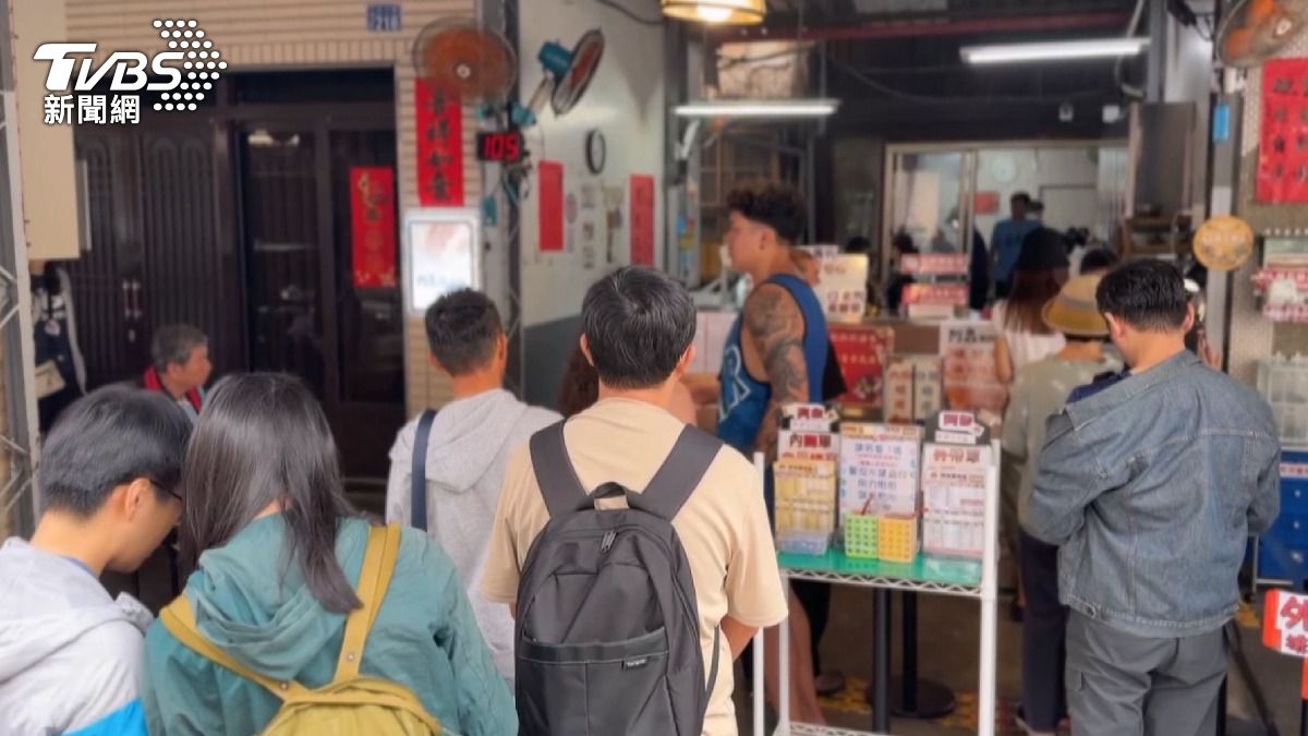 休息半個月後重新開張，業者和顧客都表現出極大的期待。(圖／TVBS) 