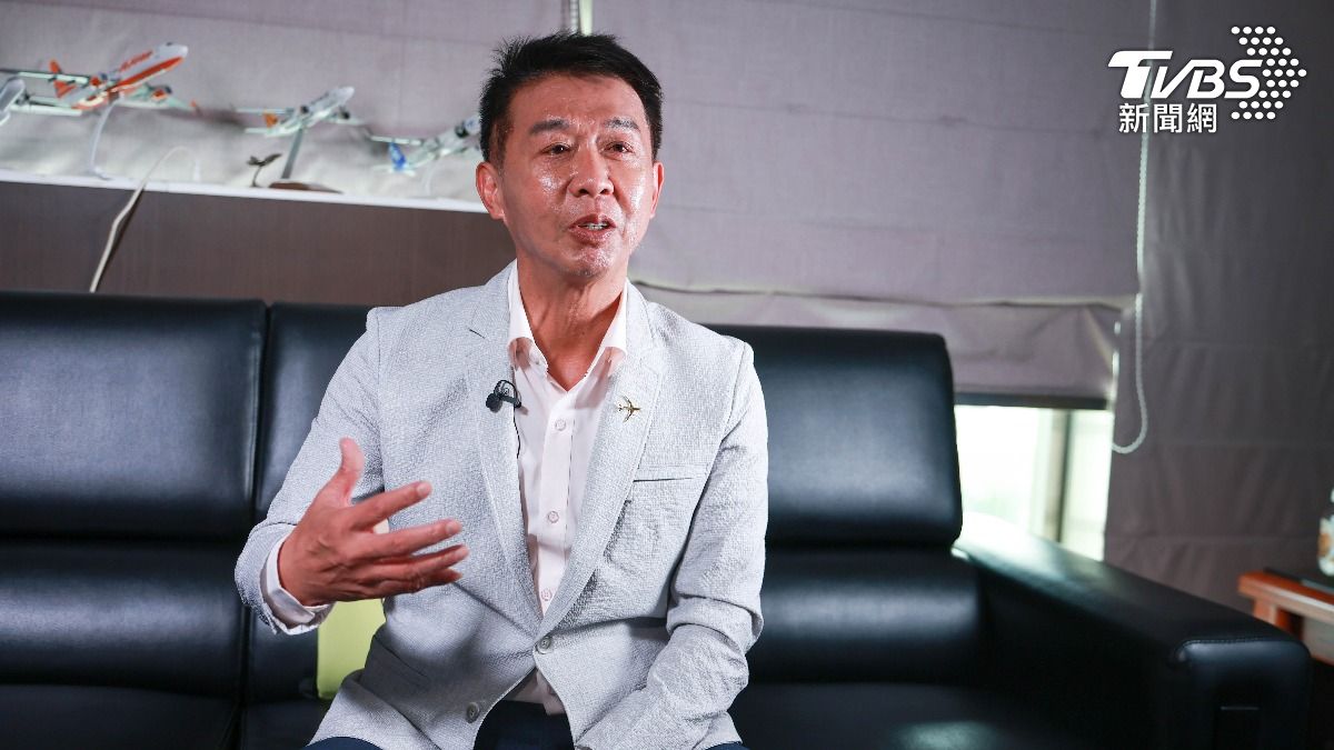 有意角逐民進黨高雄市長初選的立委許智傑接受《TVBS新聞網》專訪。(圖/華子琛攝)