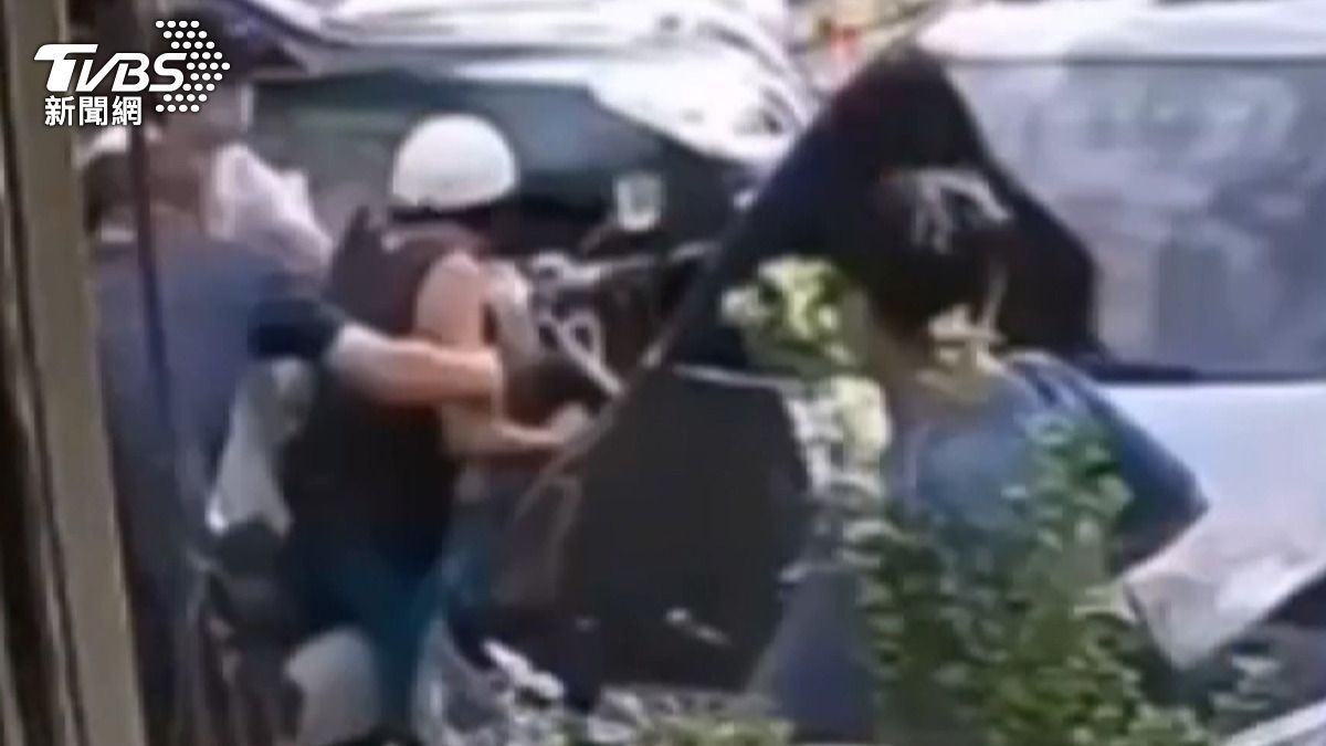 逃命撞警車!雲林販毒主嫌撞車倒地 海洛因K毒全查扣