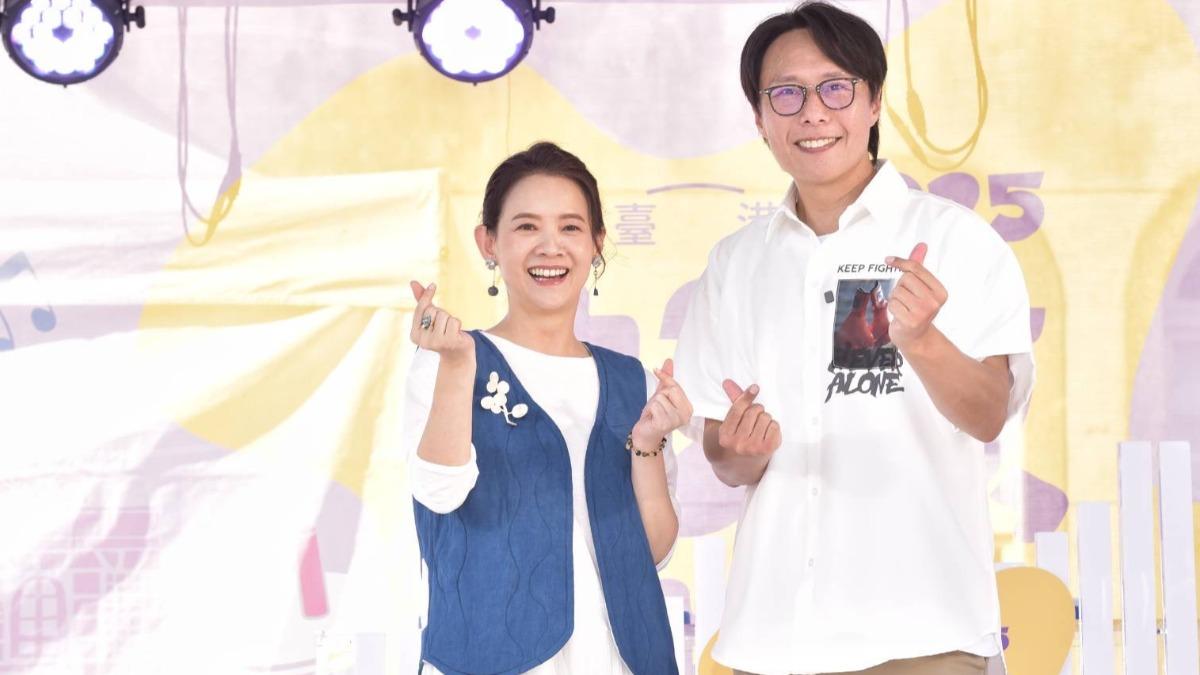 曾寶儀(左)和「港仔台爸」張啟樂出席「2025好友港節市集」。(圖/好友港節提供)