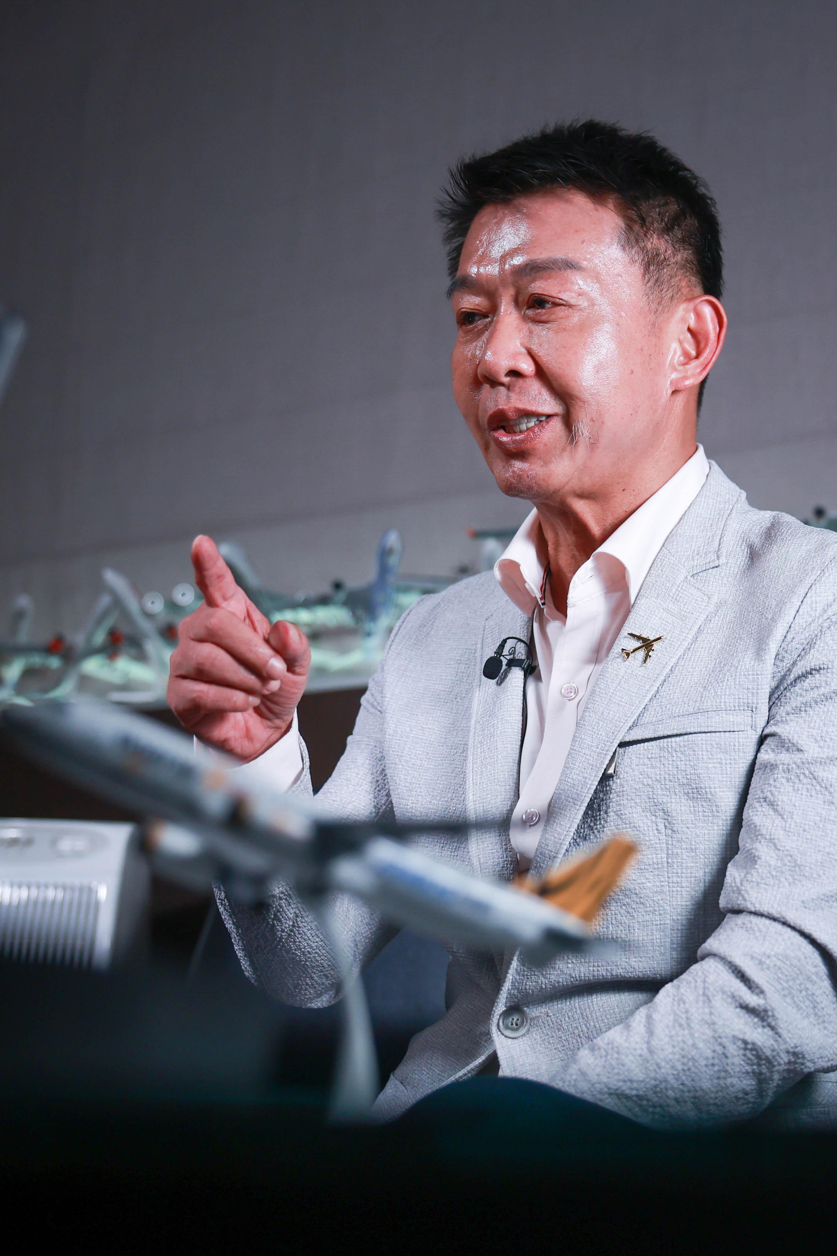 許智傑過去成功爭取高雄25條航線,被稱為「航空立委」。(圖/華子琛攝)