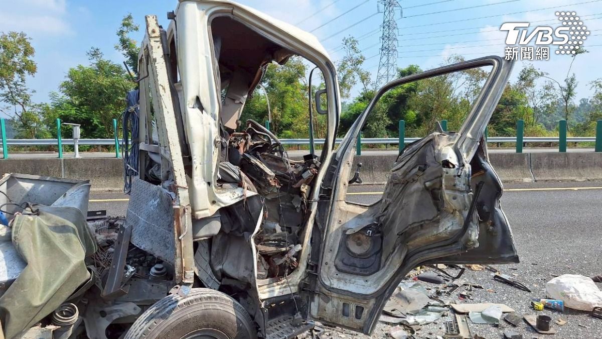 國3貨車奪命追撞!2男「飛出車頭」下肢破碎慘死 相驗結果曝