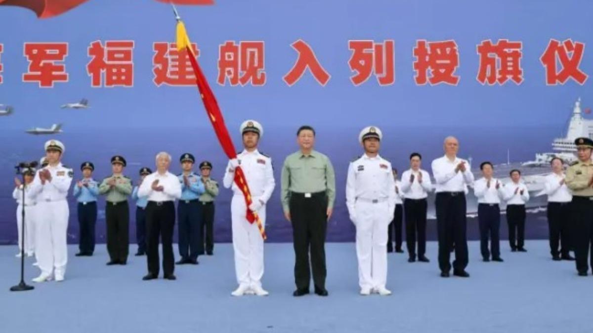 中國國家主席習近平親臨福建艦入列儀式。(圖/翻攝 央視新聞)