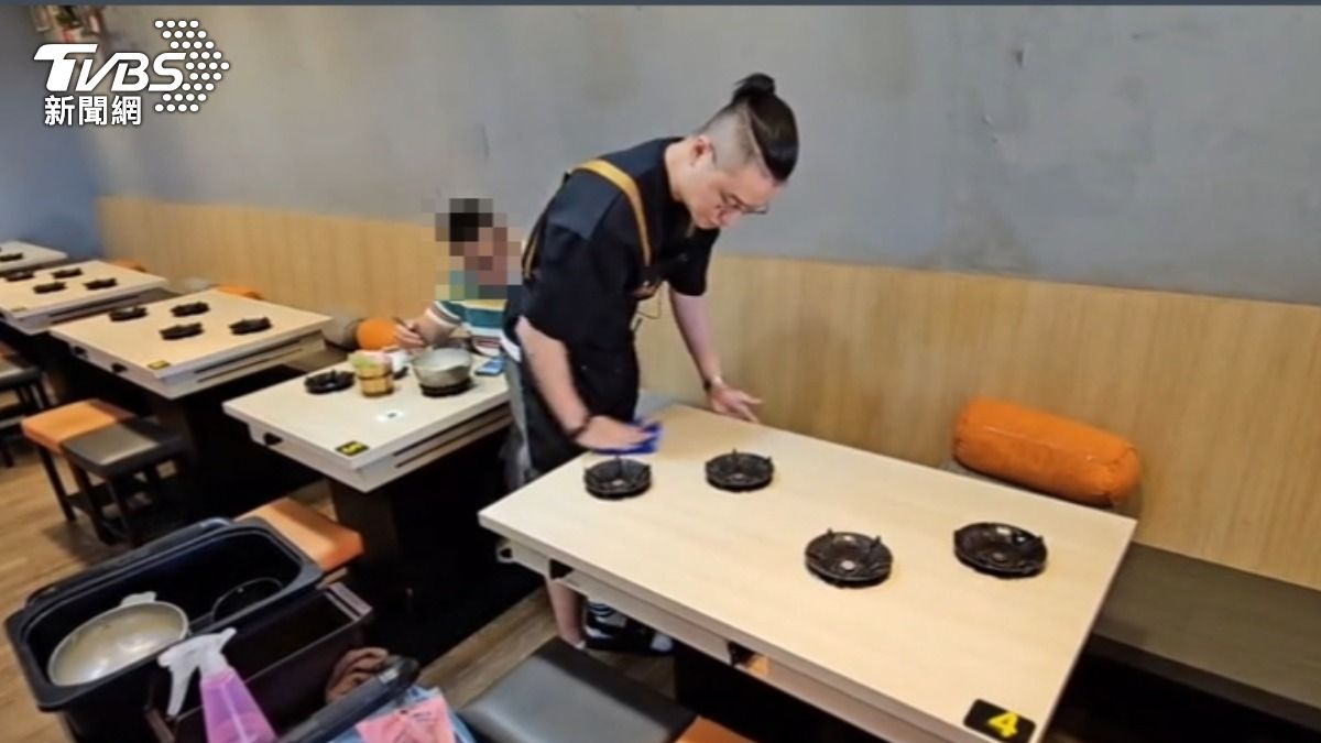 火鍋店老闆曾當過教育替代役，遇過癲癇學生，有經驗因此幫助癲癇客。（圖／TVBS）