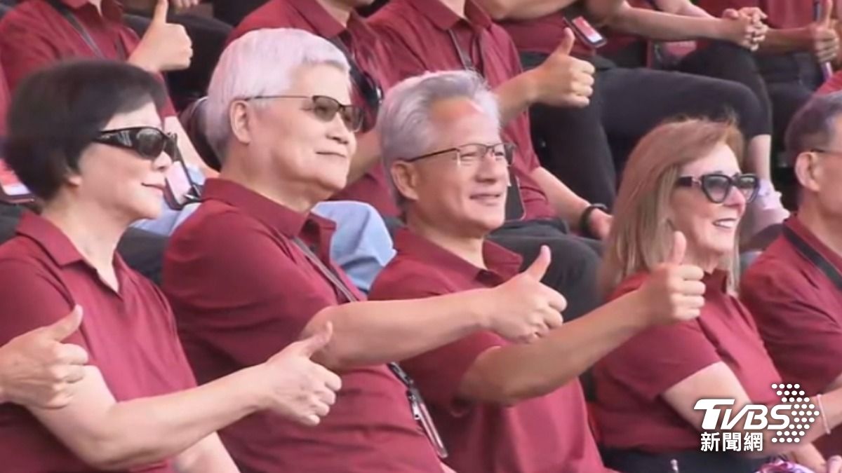 輝達執行長黃仁勳首度參加台積電在新竹舉辦的運動會。(圖/TVBS)