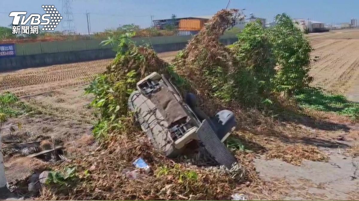 公路局清省道垃圾 農民怒控:汽車坐墊、玻璃丟我田。(圖/TVBS)