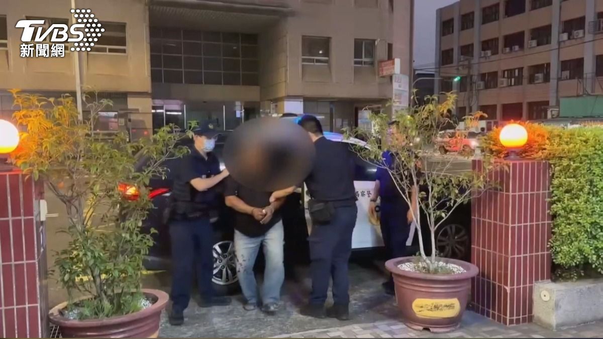 疑吵架起殺意　台中6旬男持刀行兇　友「臟器外露」險喪命。(圖／TVBS)