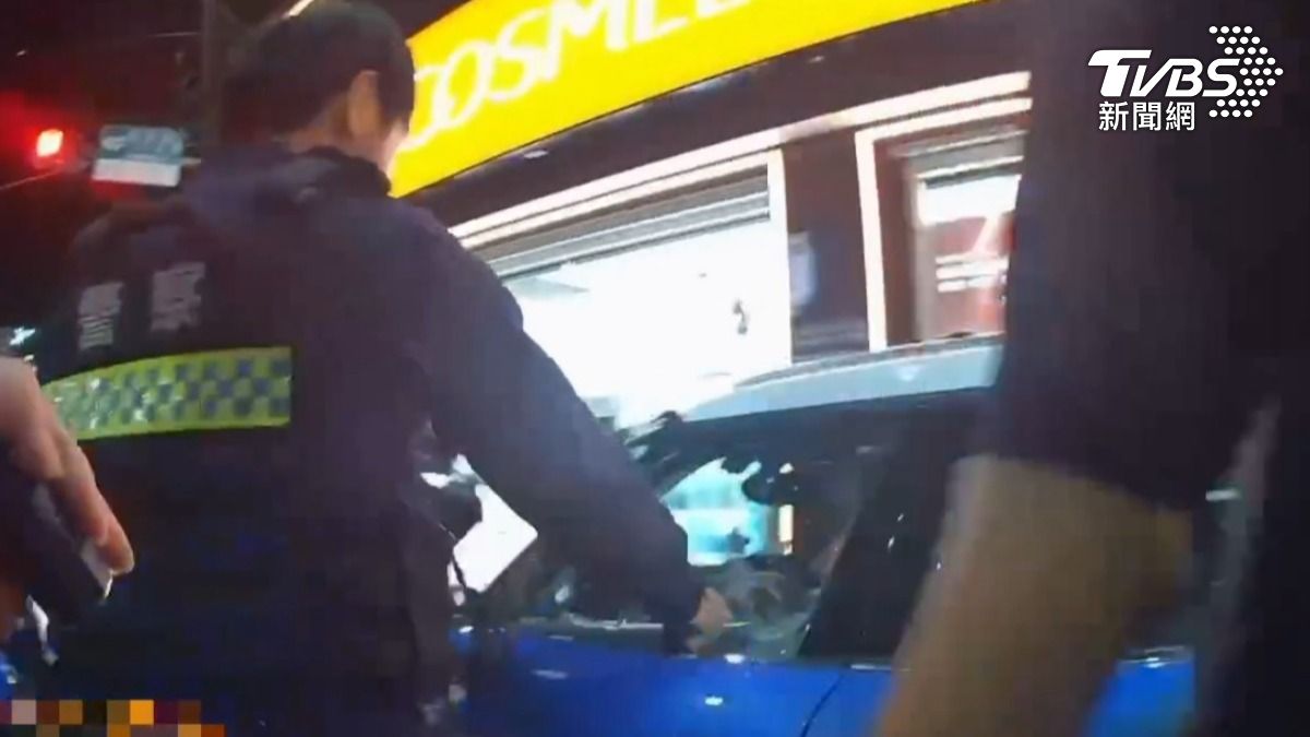 新北毒蟲無照又違停「不敢下車」 與警僵持30分鐘仍被破窗