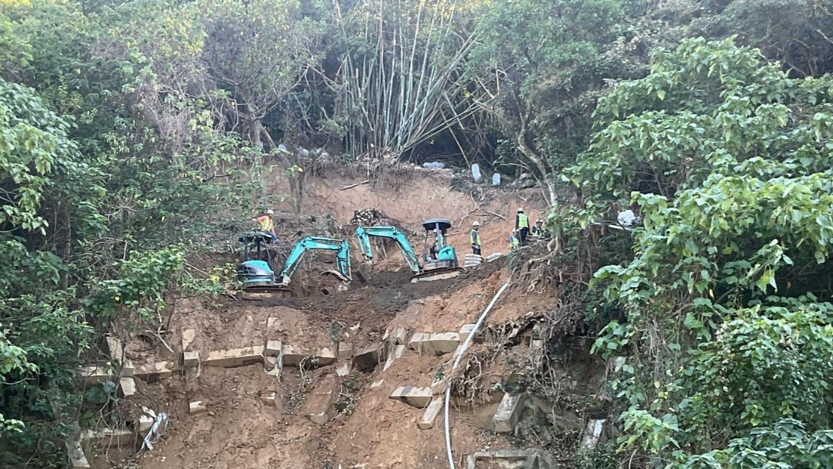 北市府趁假日好天氣加緊趕工防颱準備。(圖/翻攝李四川臉書)