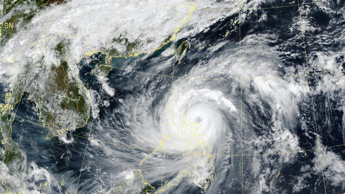 天氣/中颱鳳凰逼近!登陸後橫掃西部 專家曝:豪雨恐炸2地