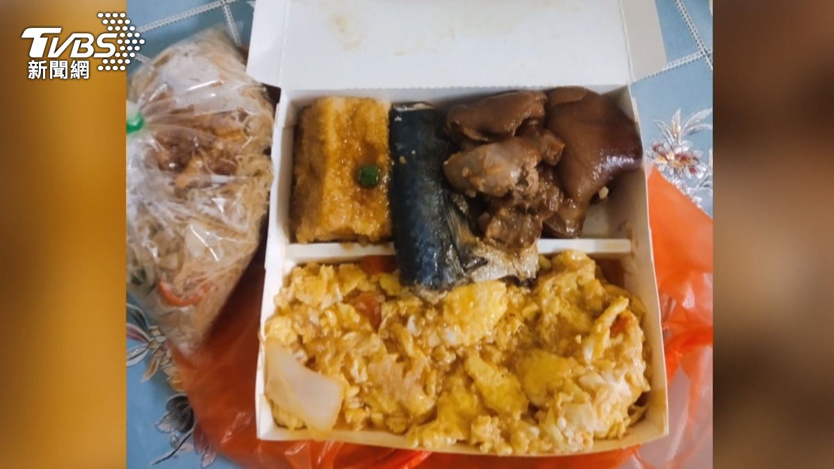 多數回應者都認為,以該便當的菜量而言,500元實在過於昂貴。(圖/民眾提供)