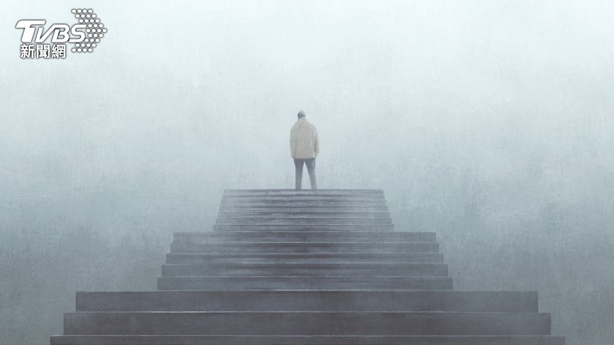 死亡後究竟會看到怎樣的世界是人類永遠無法知道的謎團。（示意圖／達志影像shutterstock）
