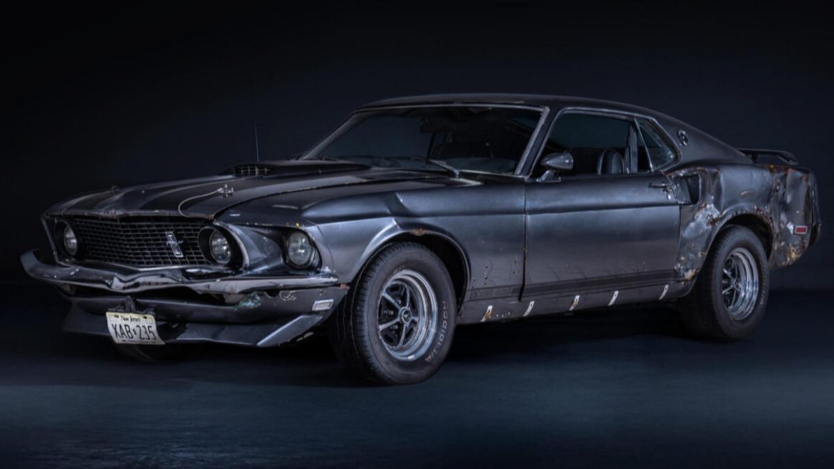 帶有損傷的Ford Mustang為《捍衛任務》中出演車輛。(圖/ Bonhams)