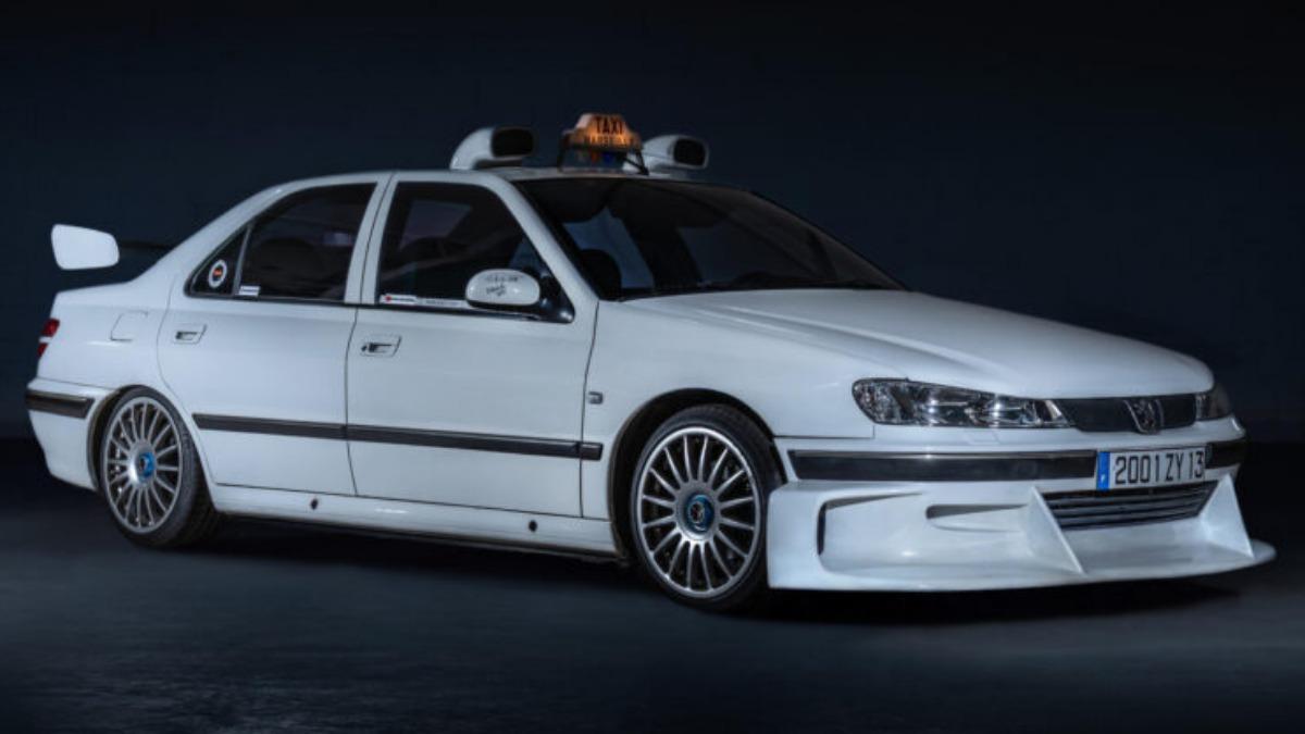 收藏之中也可見經典飆車電影《終極殺陣》的改裝Peageot 406。(圖/Bonhams)