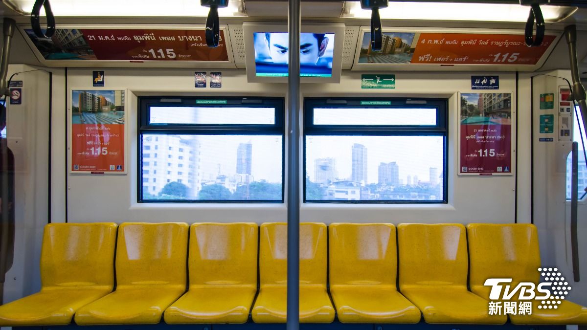 超狂行銷!曼谷BTS車廂「掛滿防曬乳」 網虧:放台灣會被搶空