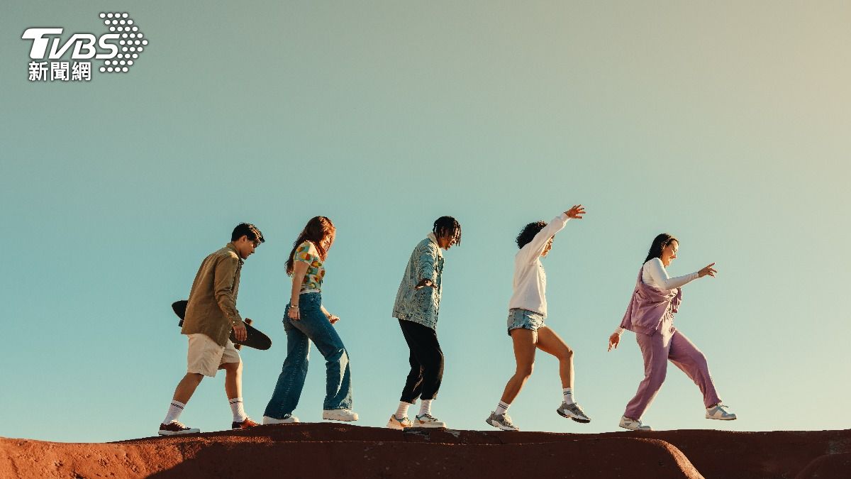 「過去大學生晚上沒手機玩什麼?」 一票人回憶指最常做3件事