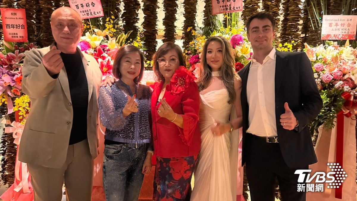 伍宗德（左一）、周雅芳夫婦出席。（圖／楊起鳳攝）