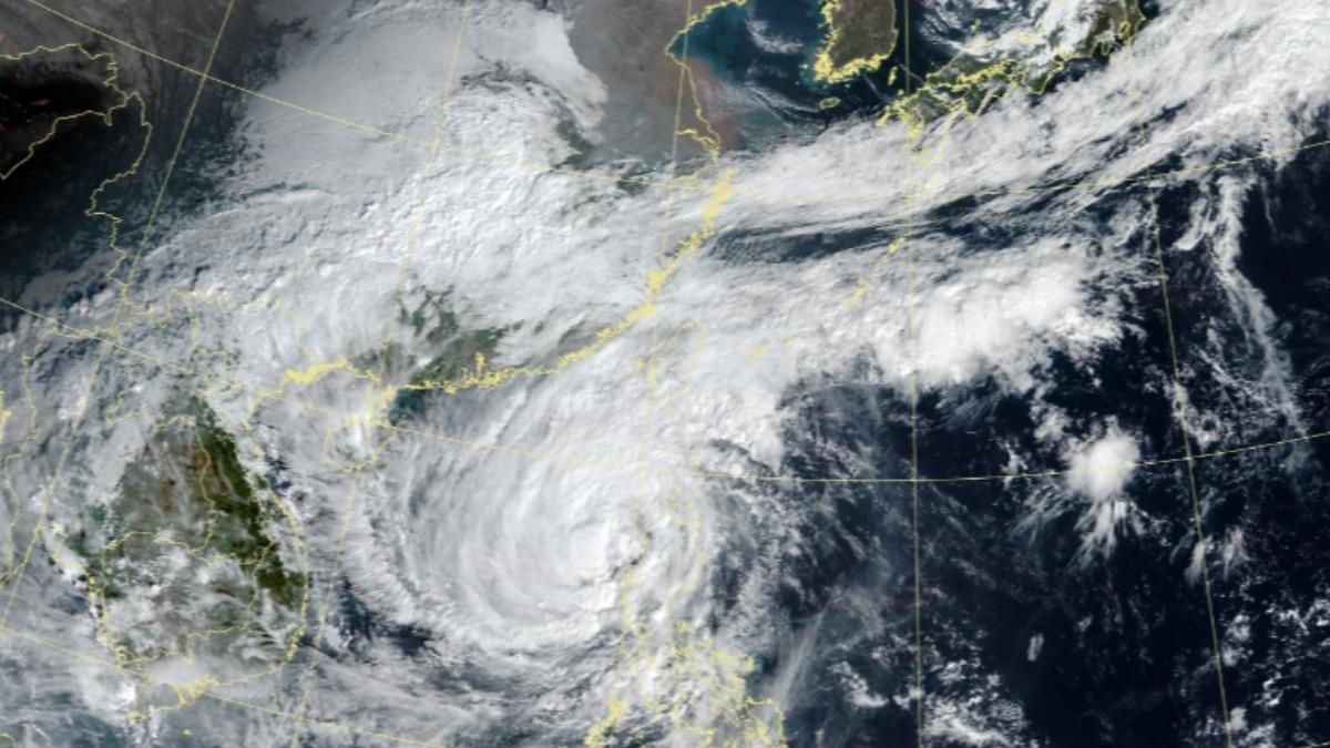 天氣/穿心颱!鳳凰颱風挾「大量致災雨」 吳德榮示警:2地最劇烈