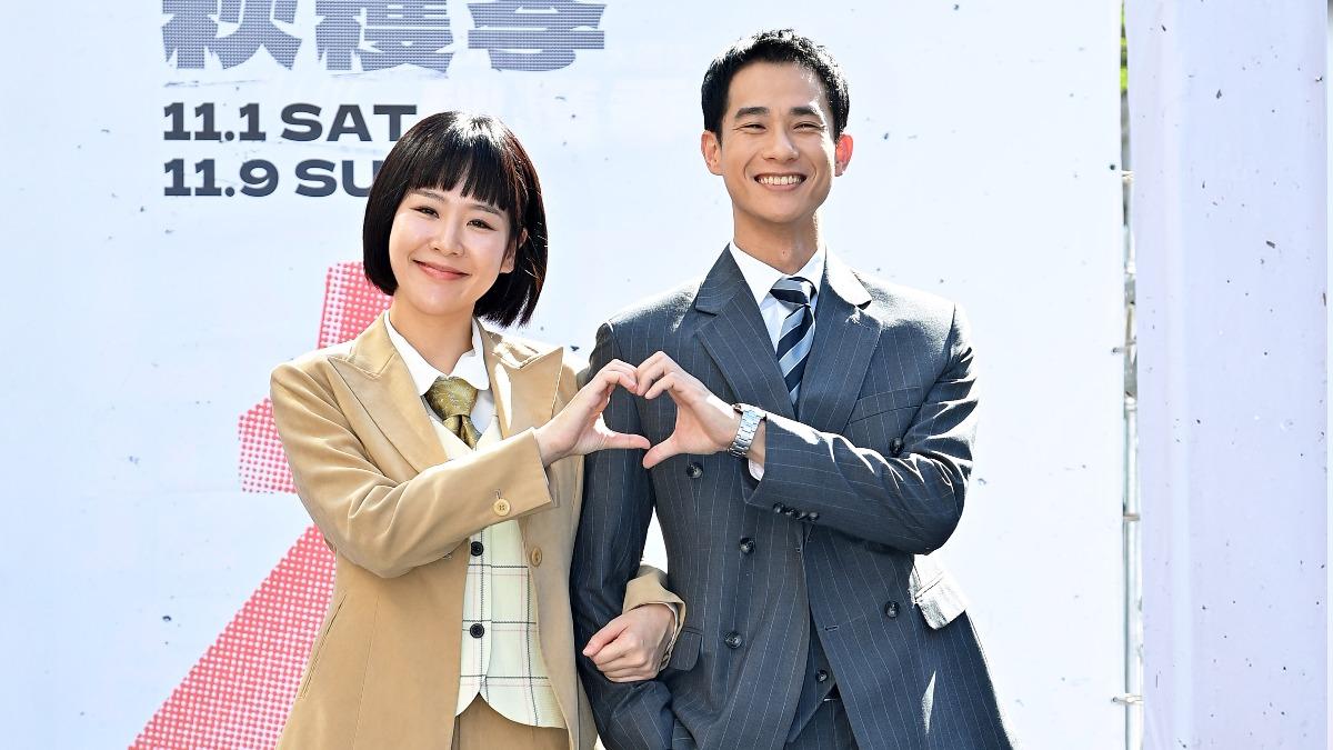 何宜珊(左)和盧彥澤戲裡戲外都很甜蜜。(圖/台視提供)