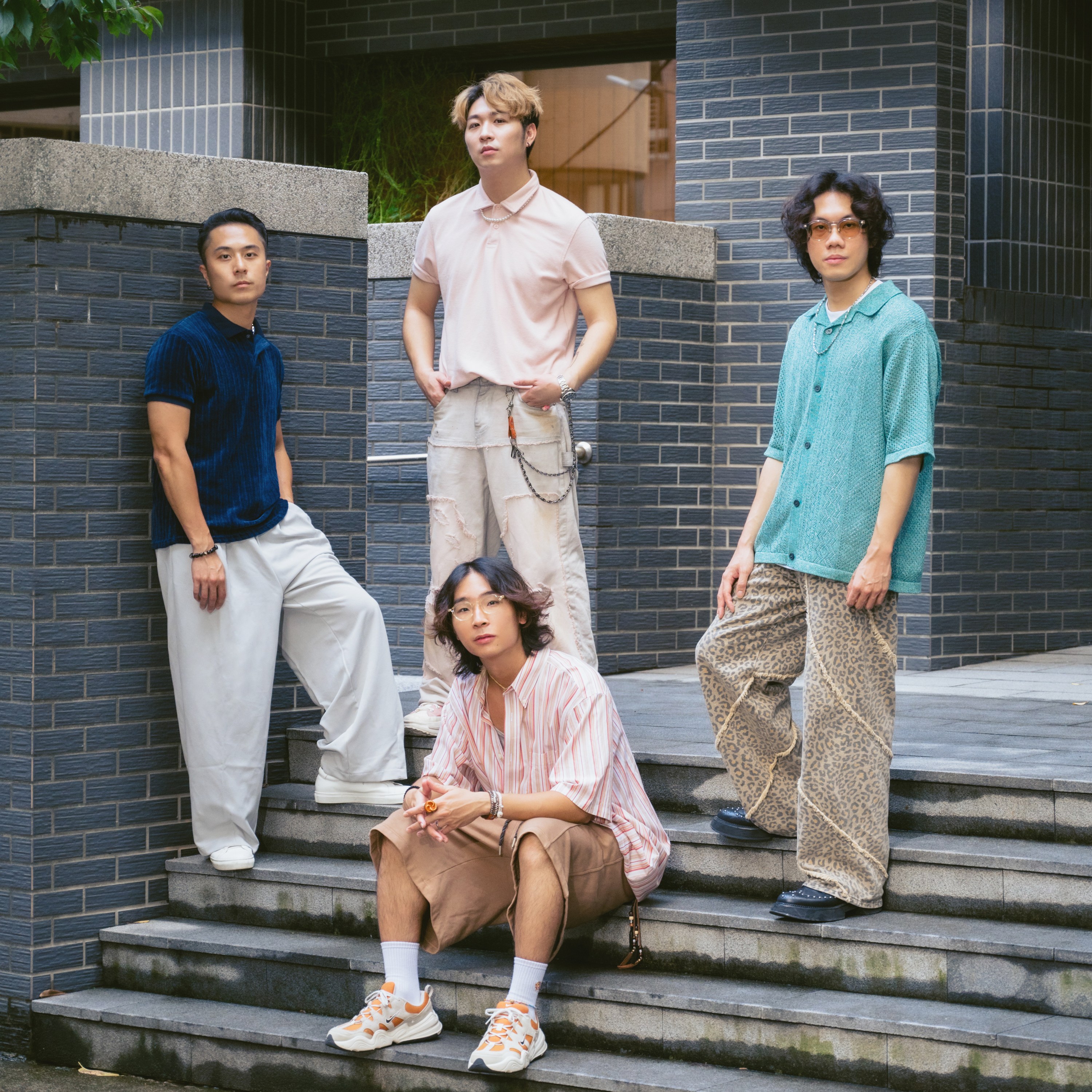 SONNIE 桑尼改編陳明韶〈讓我們看雲去〉。(圖/滾石唱片提供)