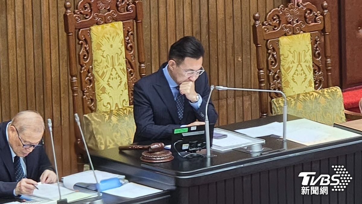 有意角逐2026台中市長的立法院副院長江啟臣也坐在主席台上。（圖／劉庭宇攝）