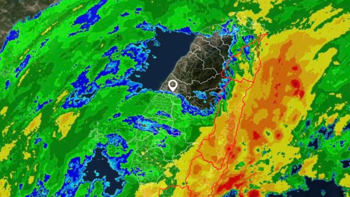 台中百慕達?全台暴雨壟罩唯獨中部 網全跪:結界出現