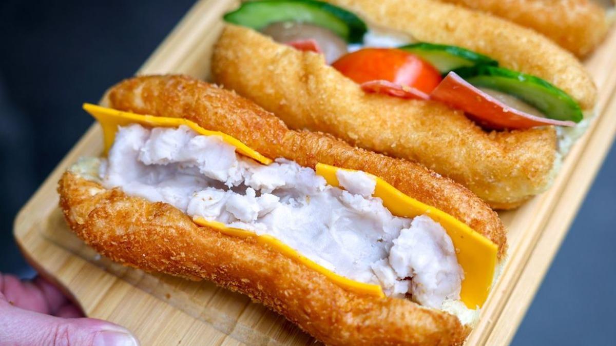 營養三明治推薦芋頭起司瀑布,豪邁的芋泥餡料很扎實。(圖/陳小可的吃喝玩樂)
