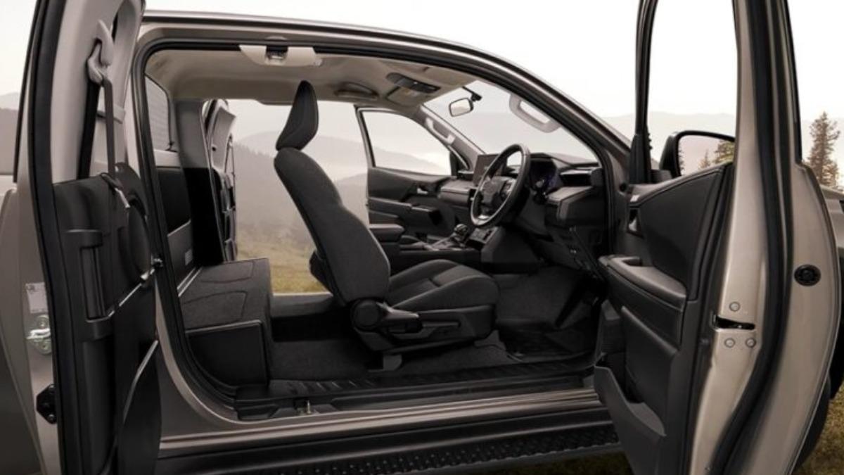 半雙廂版本採用對開式車門設計。(圖/ Toyota提供)